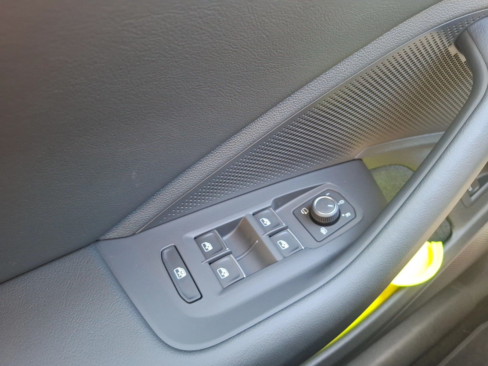 Fahrzeugabbildung Volkswagen Passat Variant TDI Elegance DSG Matrix AHK Navi