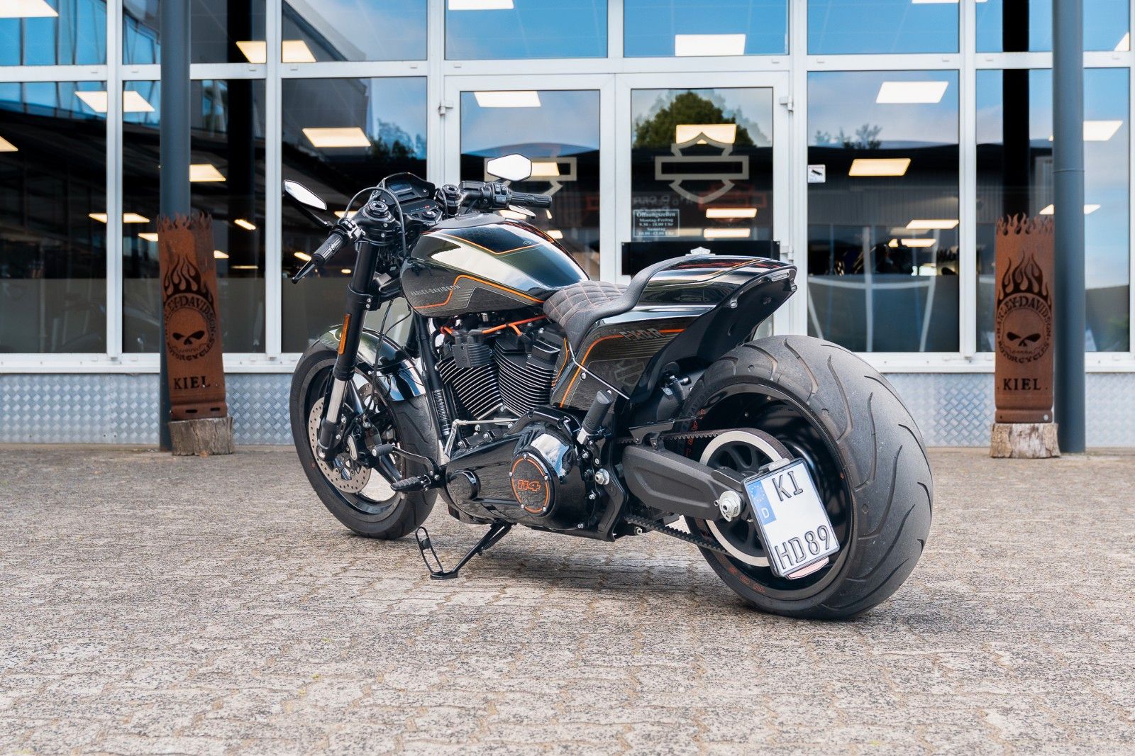 Fahrzeugabbildung Harley-Davidson FXDRS 114 CUI - KESSTECH - SEITLICHER KZH