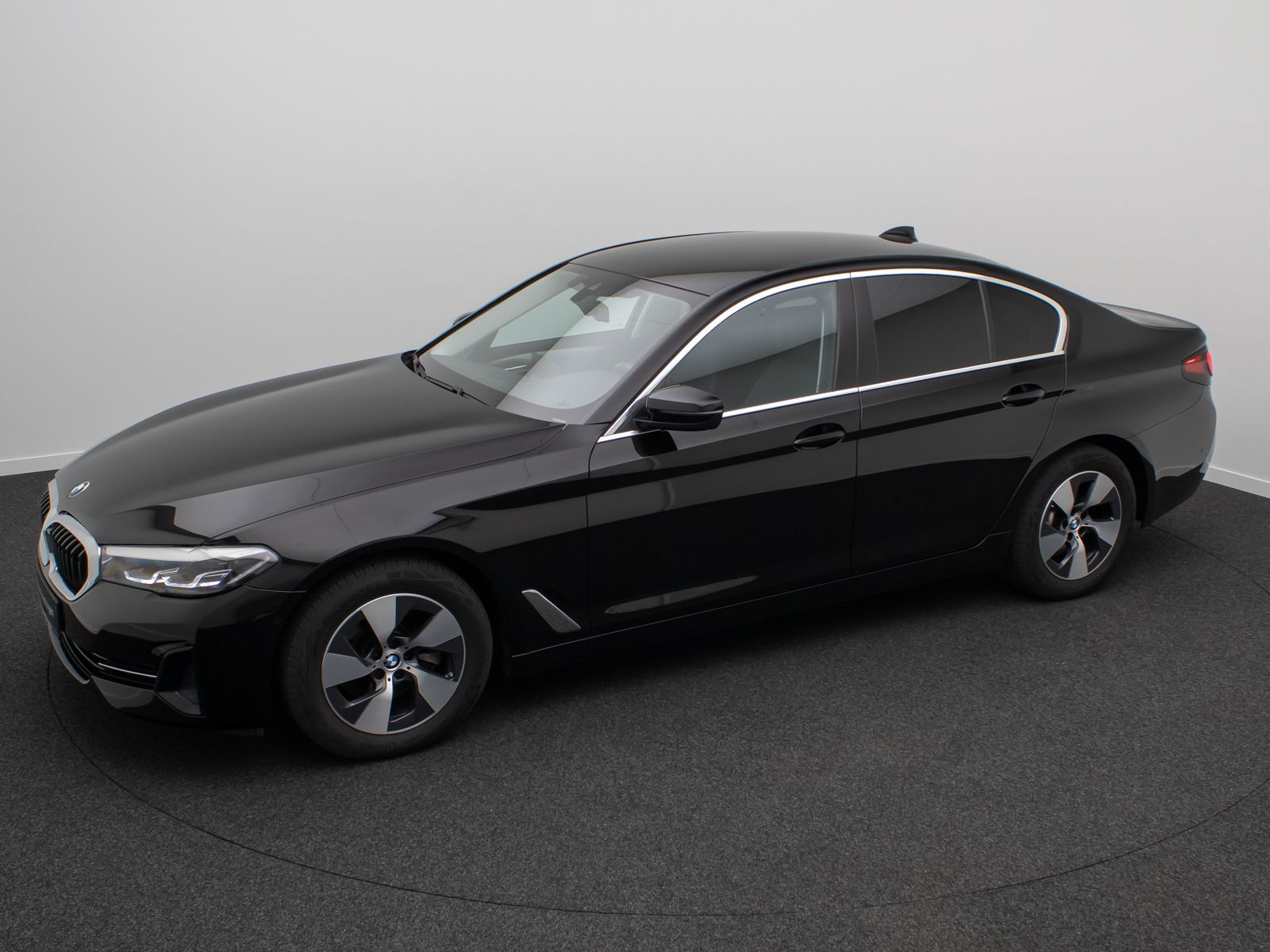 Fahrzeugabbildung BMW 520i Kamera DAB CockPitPro StandhzgAlarm LED