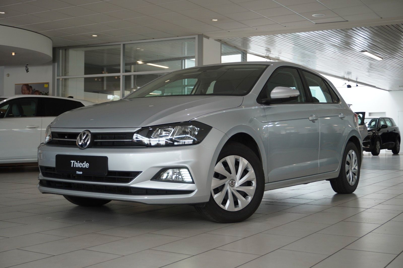 Fahrzeugabbildung Volkswagen Polo VI 1.0 TSI COMFORTLINE LED/KLIMA/SHZ/USB