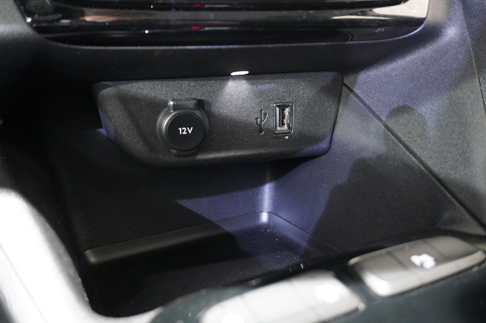 Fahrzeugabbildung Opel Corsa F 1.2T ELEGANCE NAVI/LED/KAMERA/SPORT/DAB+