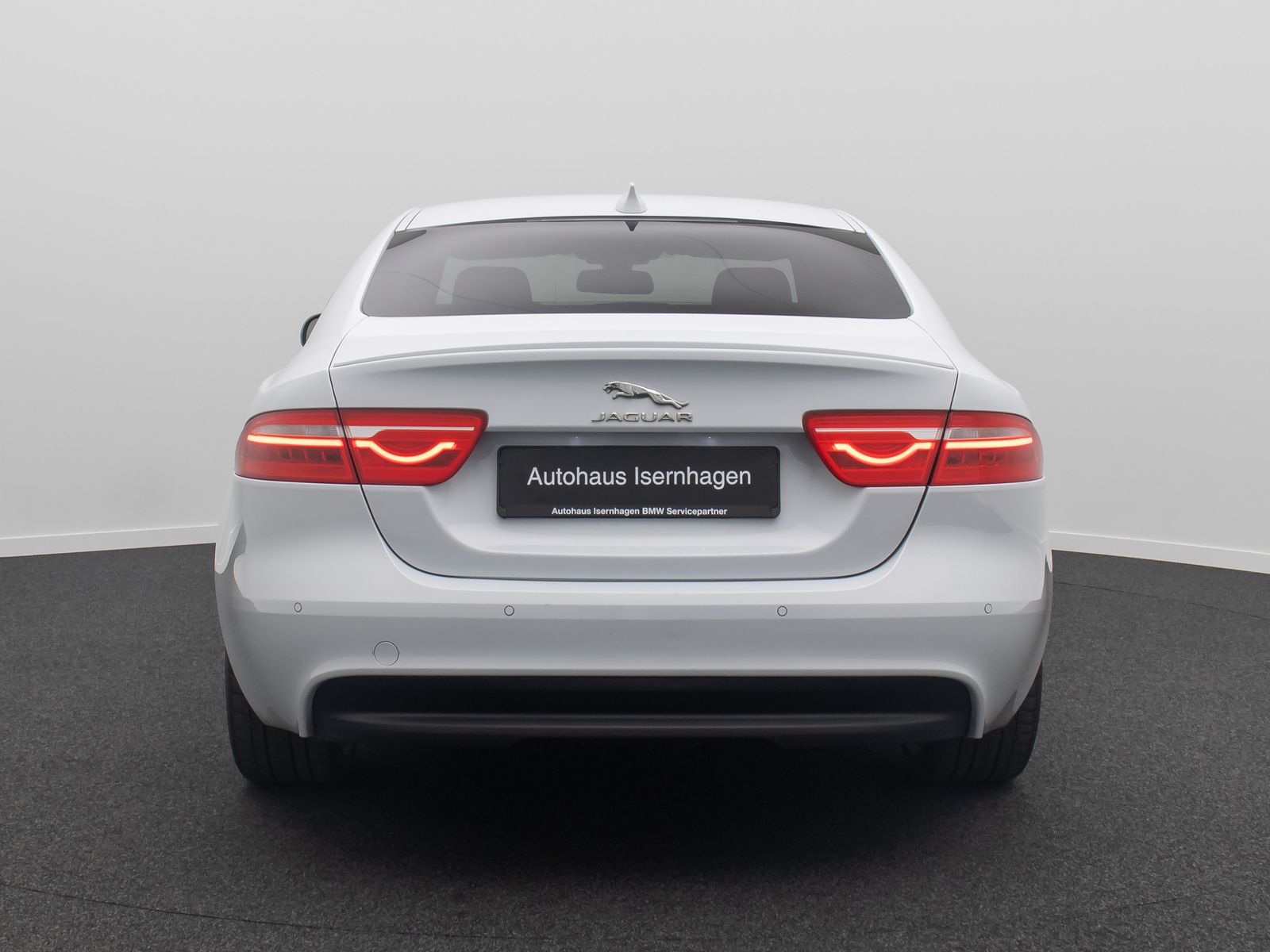 Fahrzeugabbildung Jaguar XE R-Sport FahrAssist Navi Sound Komfort 19Zoll