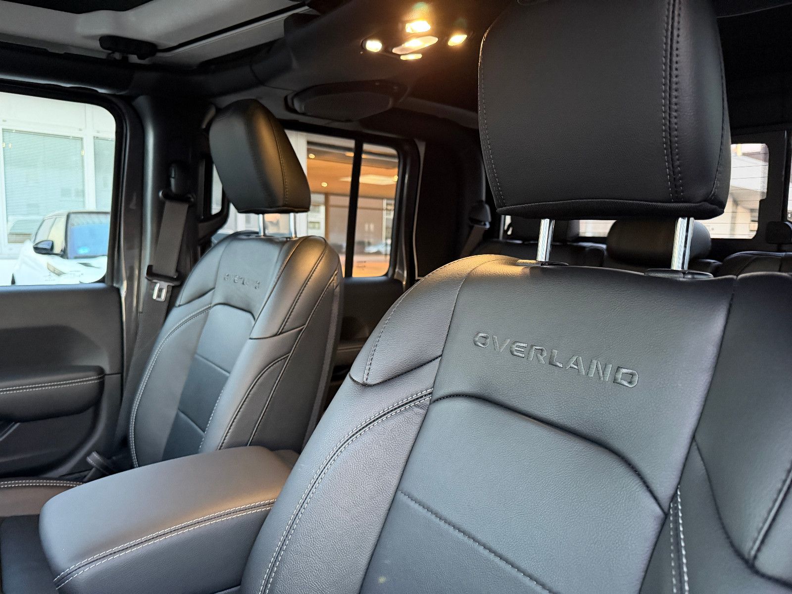 Fahrzeugabbildung Jeep Gladiator Overland 4WD/VOLL/NEUWAGENZUSTAND/