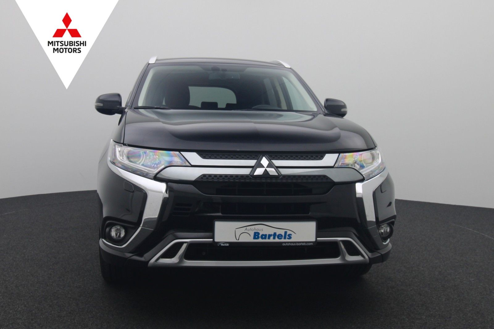 Fahrzeugabbildung Mitsubishi Outlander PHEV 2.4 Basis 4WD 1.Hand