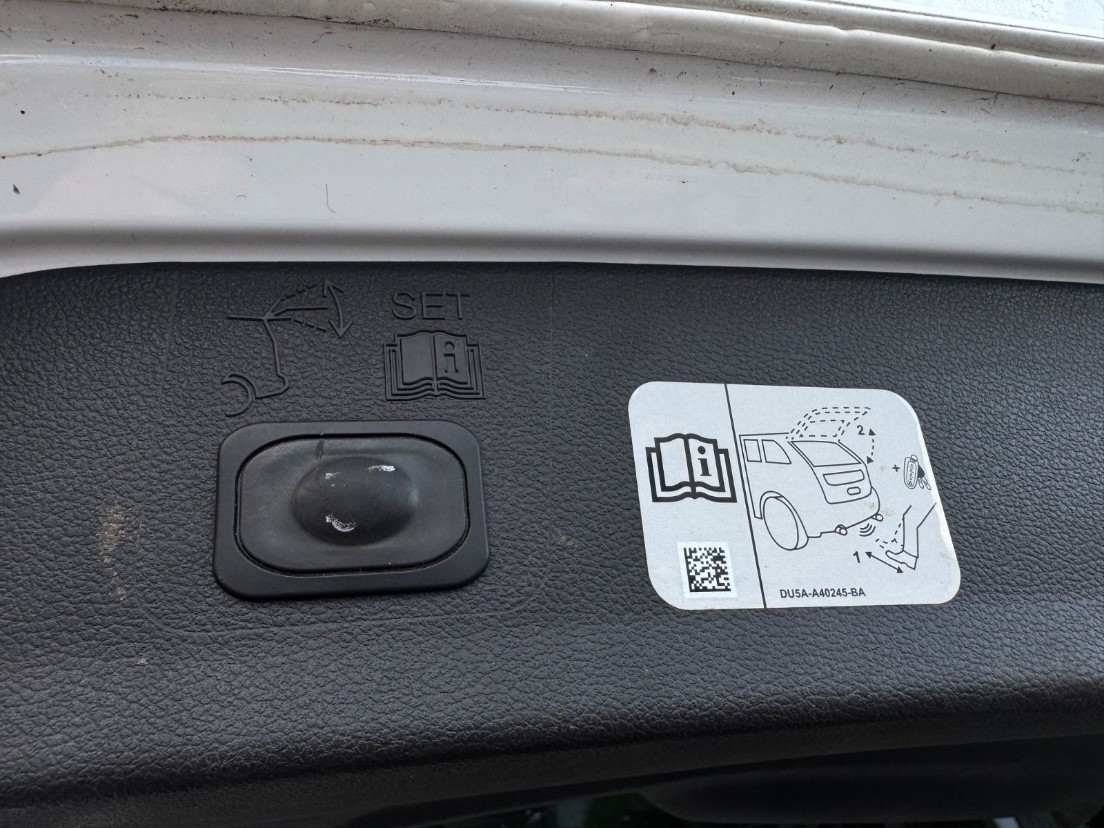Fahrzeugabbildung Ford Kuga Titanium*LED*8Fach Alu*Kamera*Teilleder