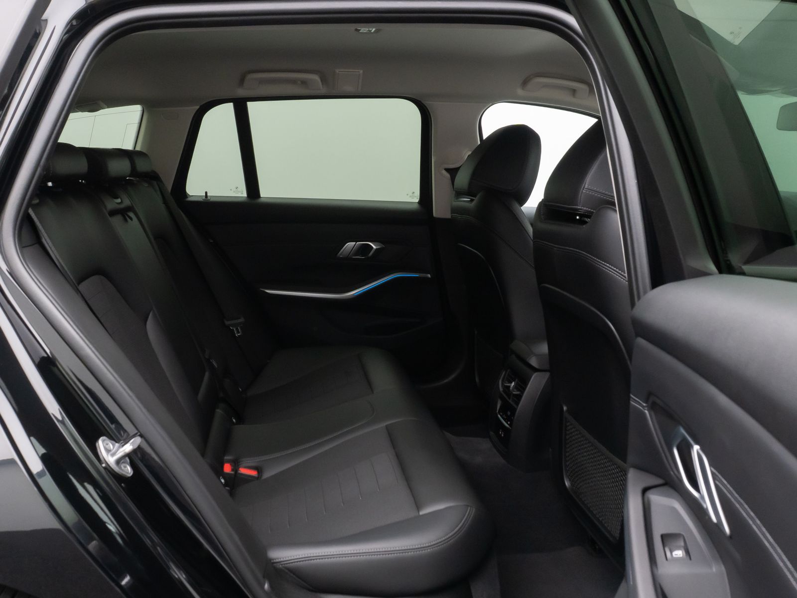Fahrzeugabbildung BMW 330e xD Sport Line Kamera Laser HUD DAB HiFi AHK