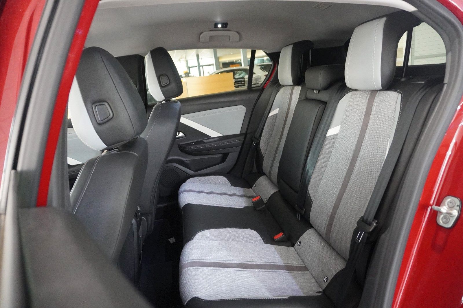 Fahrzeugabbildung Opel Astra L Lim. 1.6 HYBRID ELEGANCE NAVI/LED/KAMERA