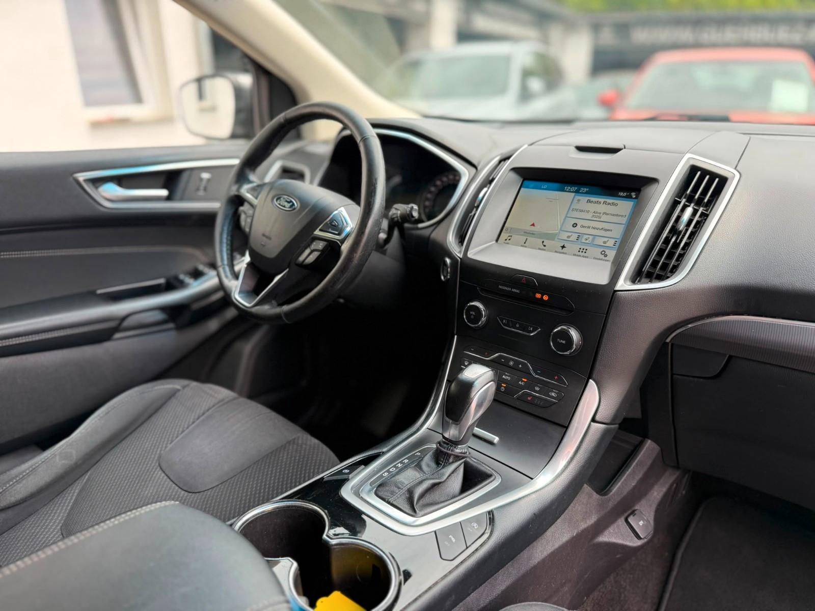 Ford Edge Titanium 4x4*Keyless*8Fach*Navi*Szhz