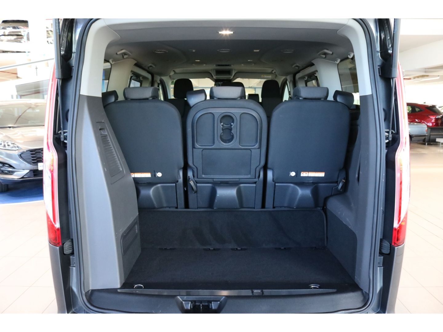 Fahrzeugabbildung Ford Tourneo Custom 320 L1 Titanium 2.0 TDCi EU6d Tit