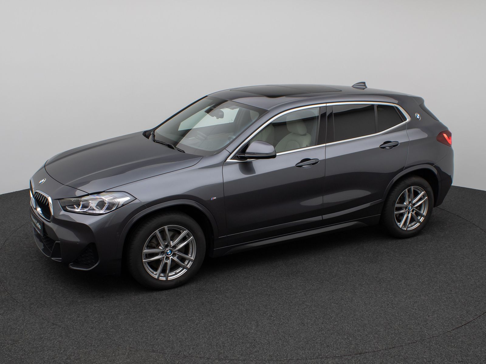 Fahrzeugabbildung BMW X2 xD20d M Sport Panorama Kamera HUD DAB Komfort