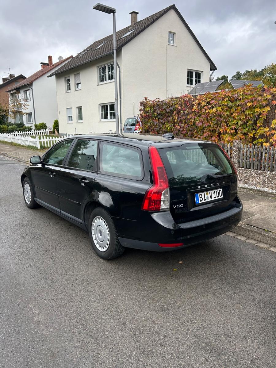 Volvo V50 2009 — rear view