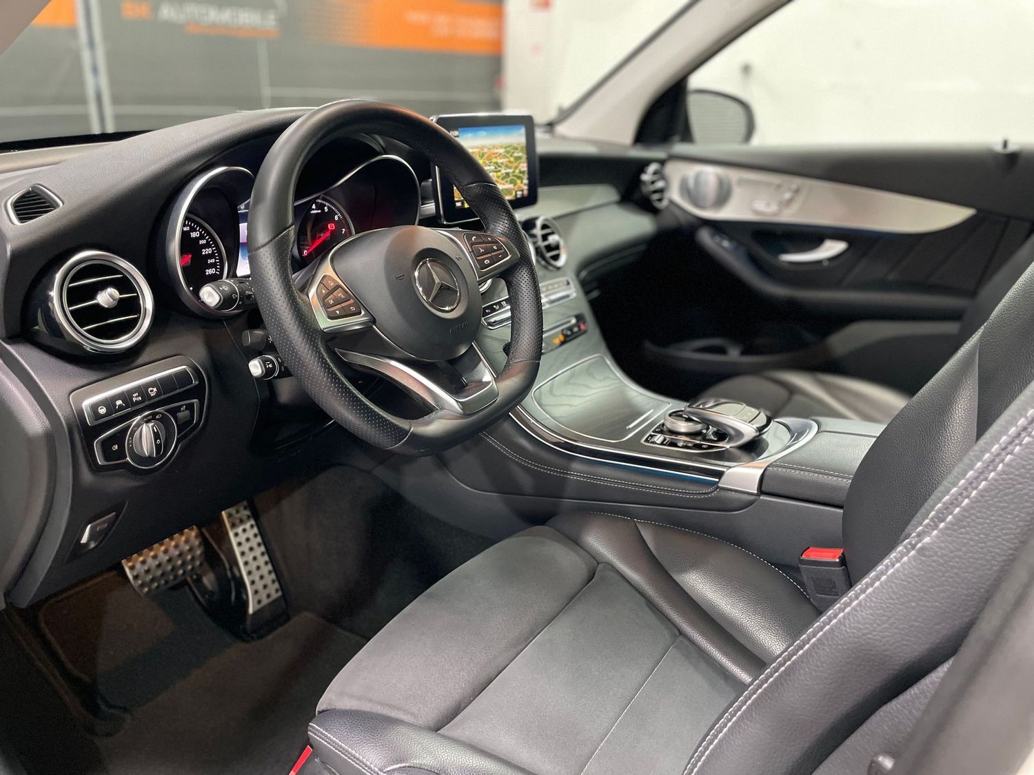 Fahrzeugabbildung Mercedes-Benz GLC 300 4M AMG #LED#360°#Pano#Distr.#Burmes#Nigh