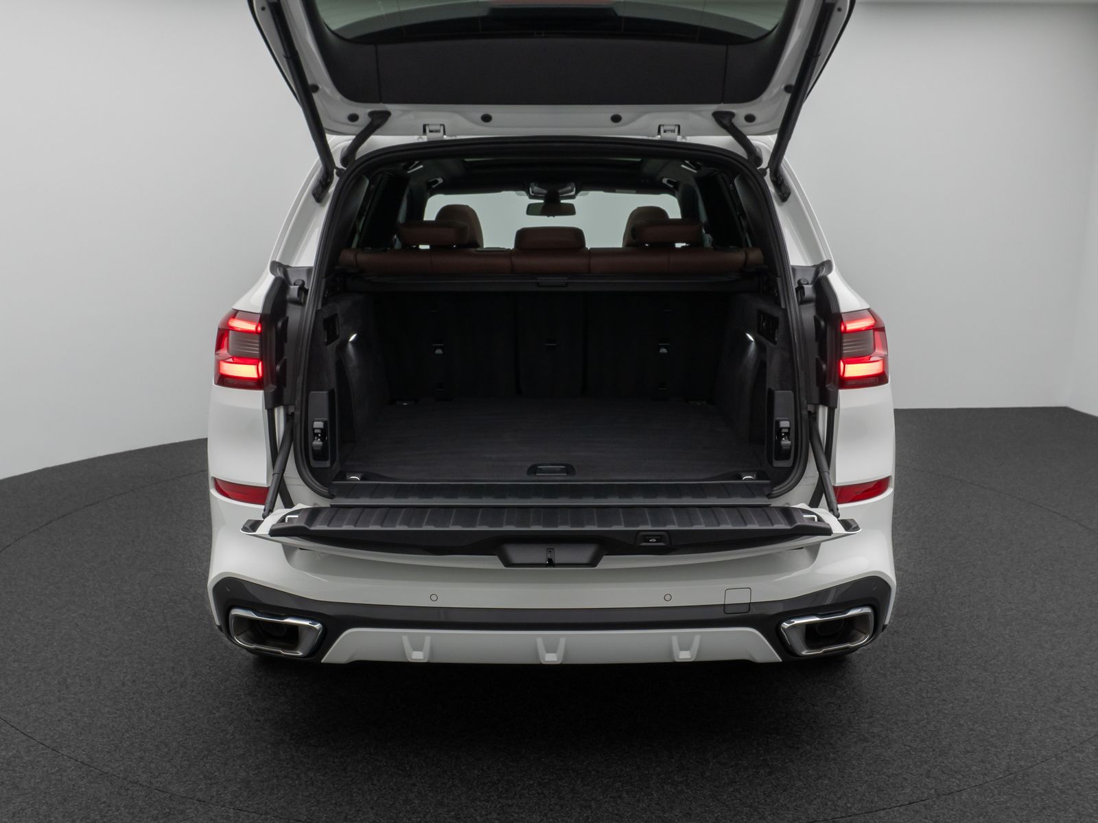Fahrzeugabbildung BMW X5 xD30d M Sport Panoram Kamera HUD DAB HiFi 21"