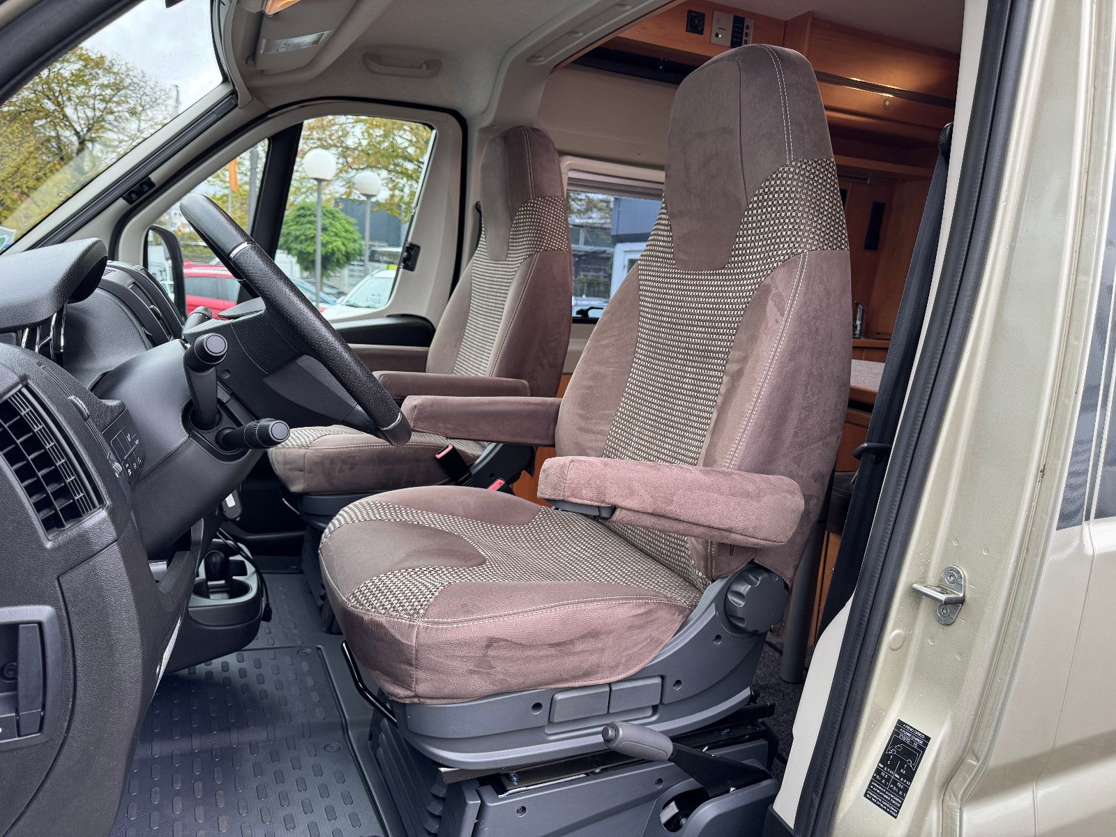 Fahrzeugabbildung Pössl Roadstar 640 DK DACHKLIMA AHK NAVI KAMERA LED 1H