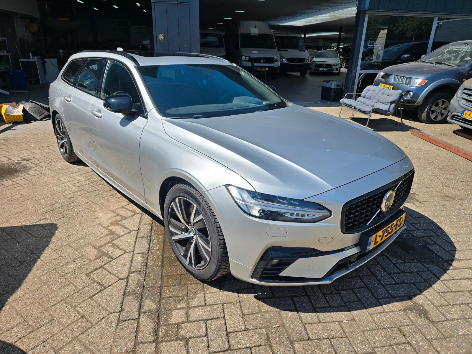 Volvo V90 Kombi R Design Motorschaden