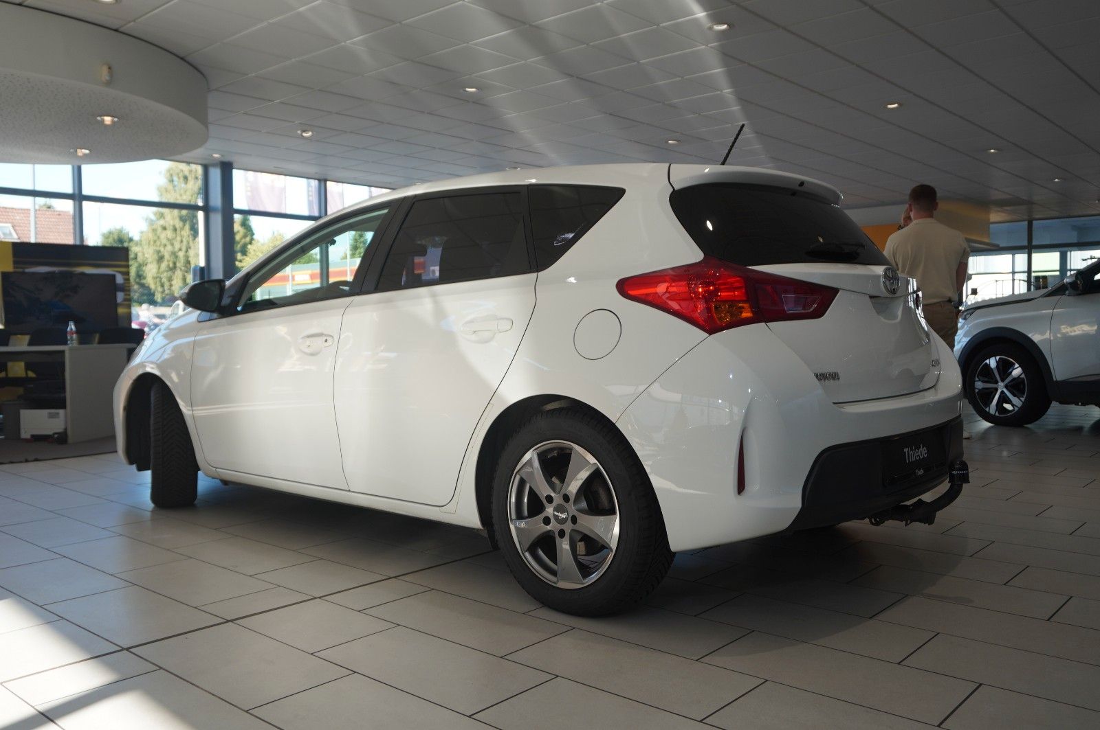 Fahrzeugabbildung Toyota Auris LIM. 1.3 5-TÜR KLIMA/LED/USB/MULTI./AHK