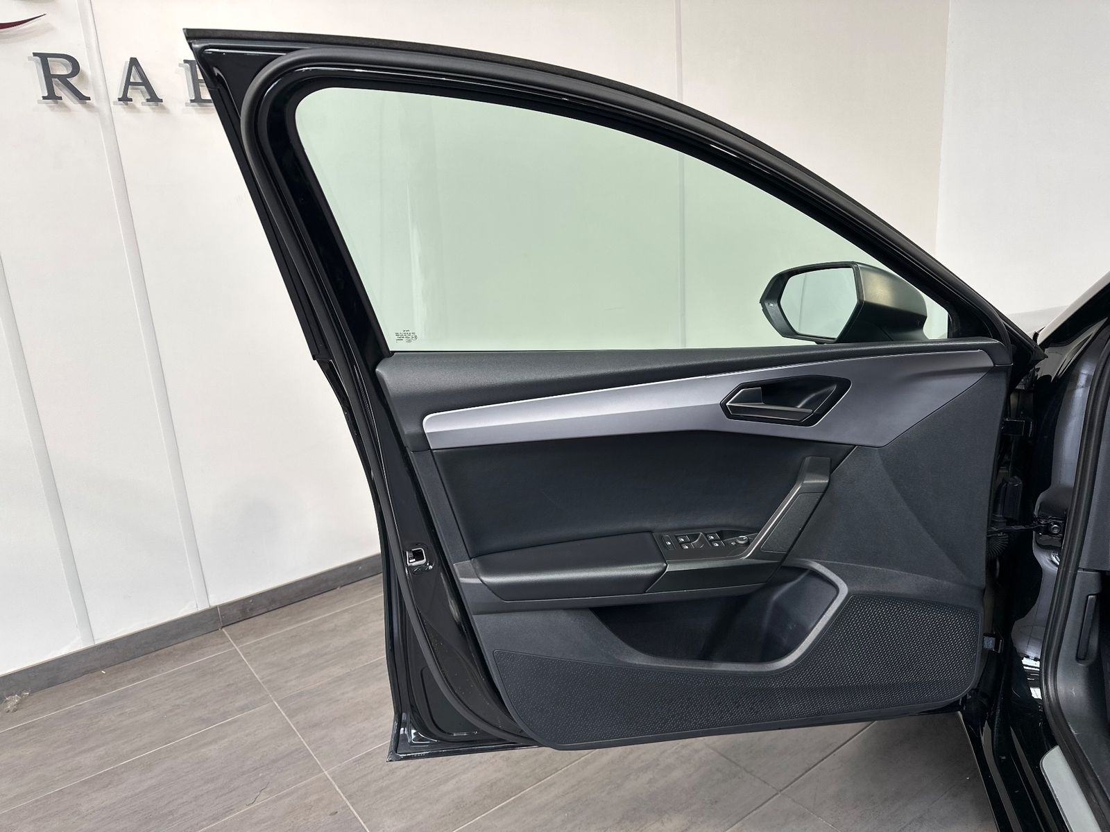 Fahrzeugabbildung SEAT Leon ST 2.0 TDI DSG FR NAV+LED+ACC+KAMERA