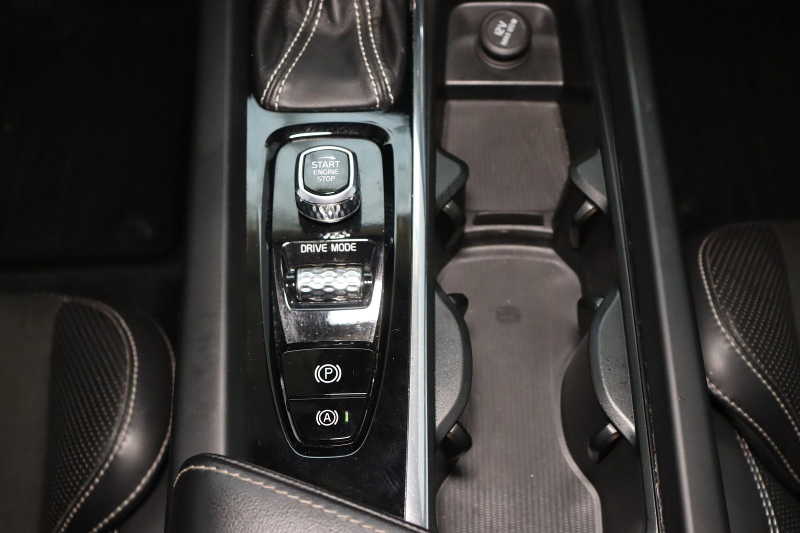 Fahrzeugabbildung Volvo XC60 D4 AWD R - Design aus 1. Hand
