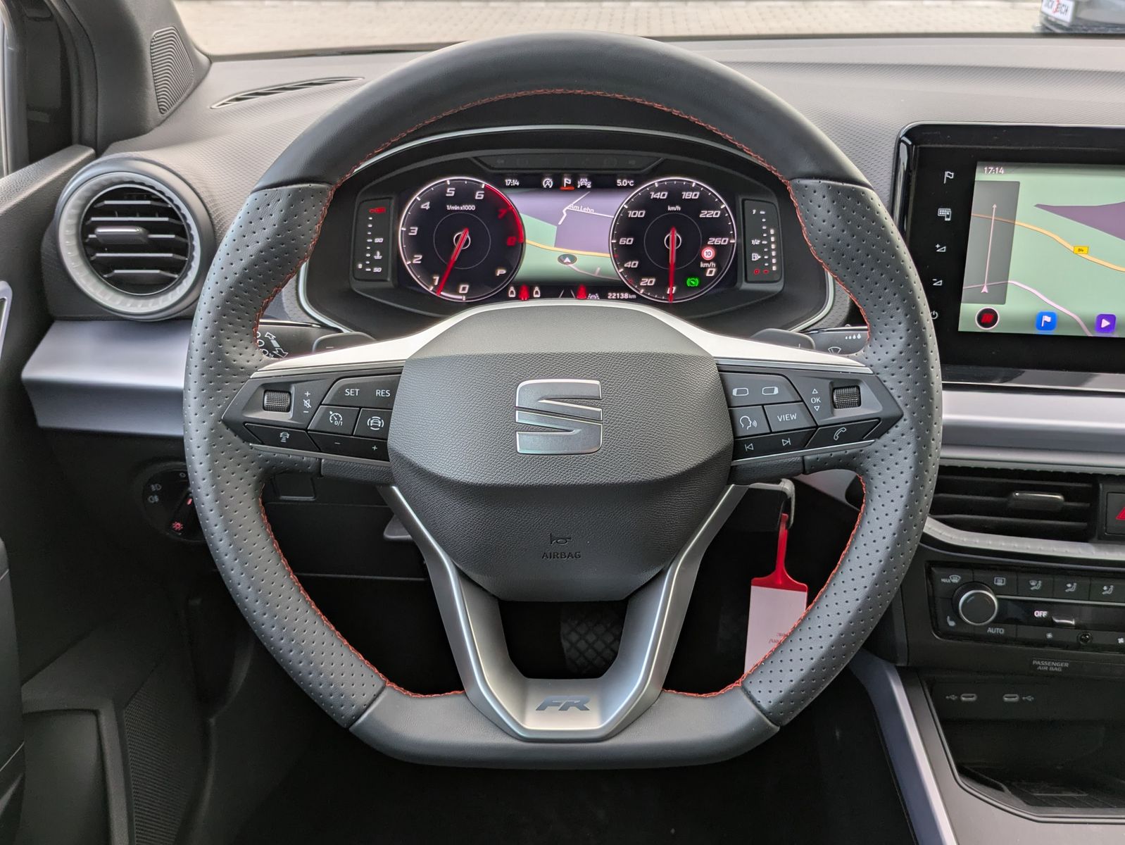Fahrzeugabbildung SEAT Arona 1.5 TSI FR DSG AHK*ACC*LED*APP*DAB*KAMERA