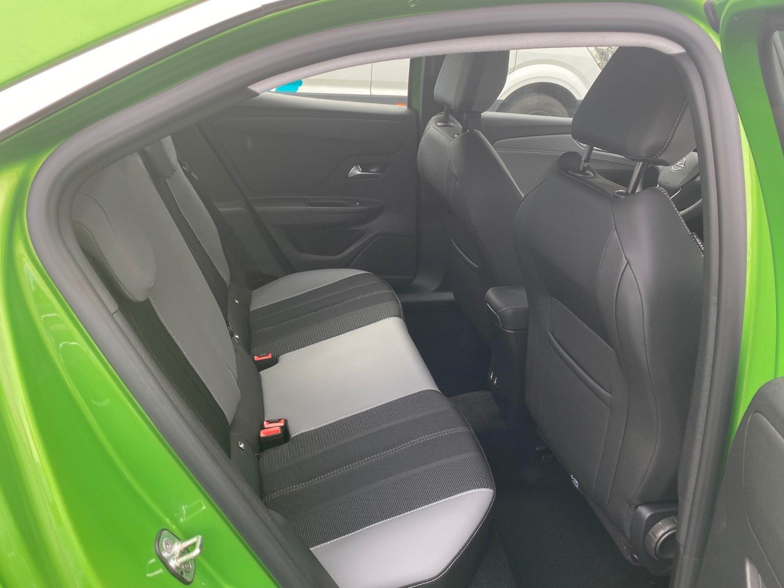 Fahrzeugabbildung Opel Mokka 1.2 Turbo 74kW Edition+ACC+LED+APP CONNECT