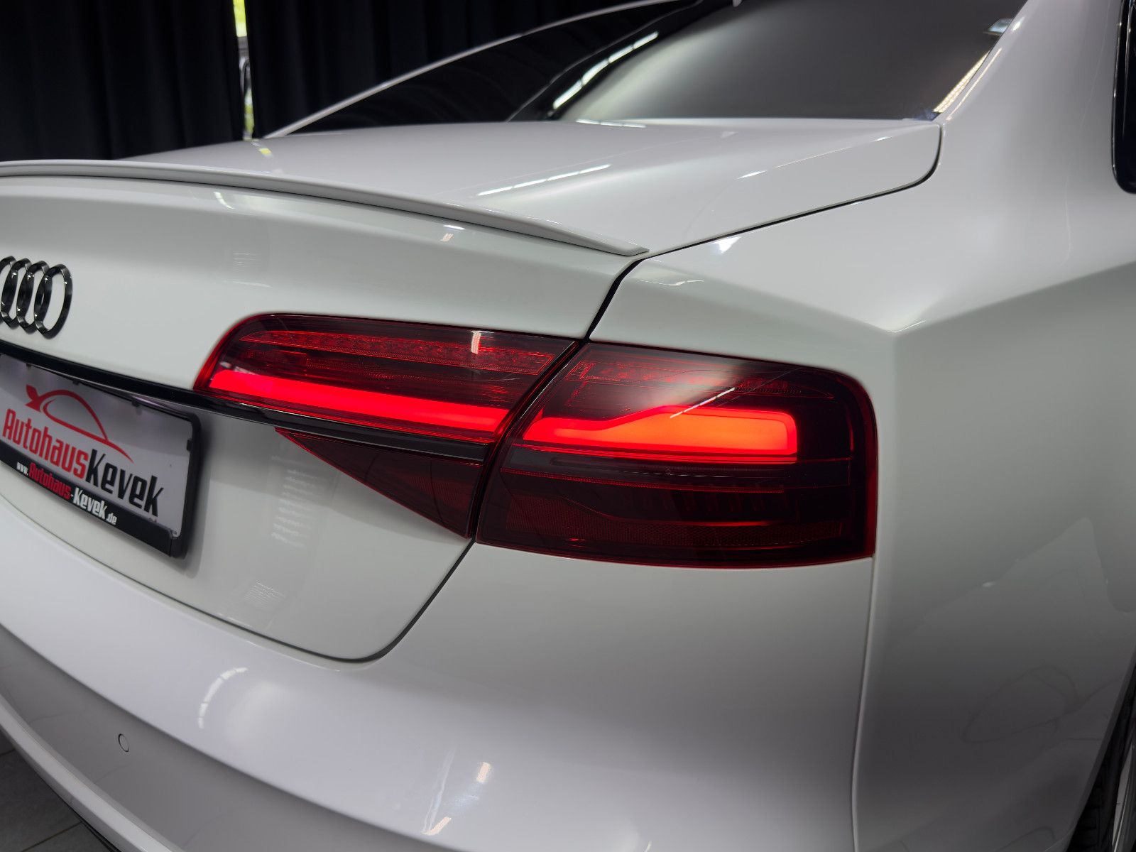 Fahrzeugabbildung Audi S8 4.0 TFSI quattro plus |KERAMIK|CARBON|MASSAGE