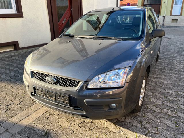 Ford Focus 1,6 Benziner VIELE NEUTEILE