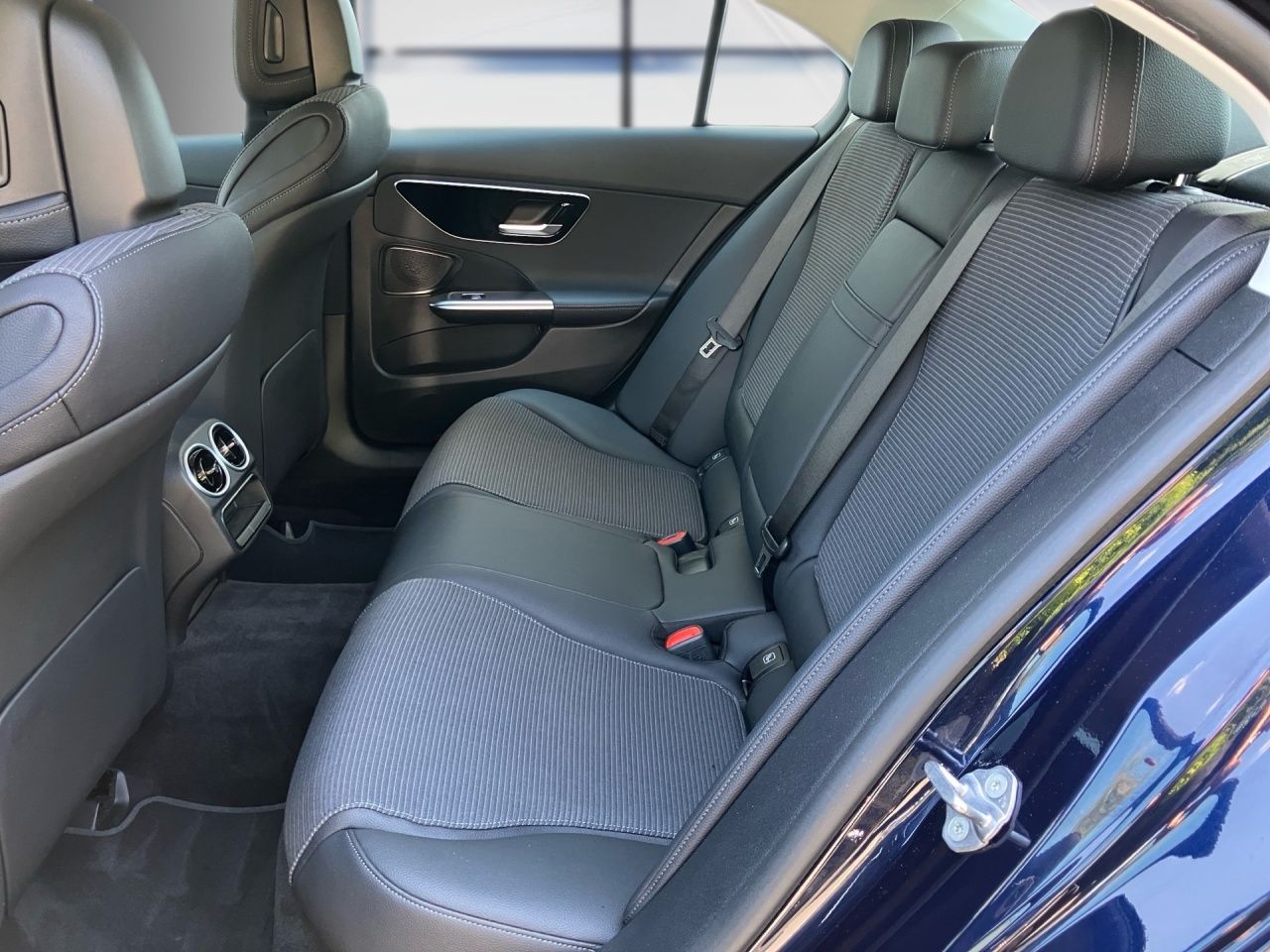 Fahrzeugabbildung Mercedes-Benz C 200 4M Avantgarde AHK+HA-Lenkung+DigLight+360°