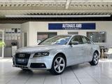 Audi A4 2.0TDI Attraction Navi Tempomat PDC BT - Audi A4 aus 2010 mit Diesel-Antrieb: Limousine, 2.0