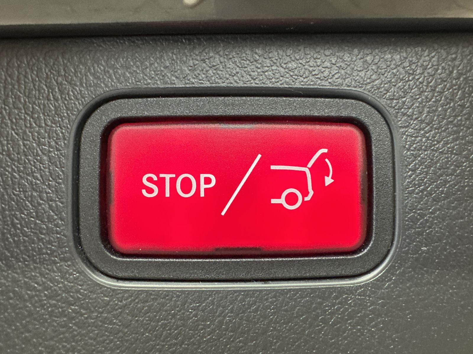 Fahrzeugabbildung Mercedes-Benz C 200d T Avantgarde NAV+LED+VCOCK+CARPLAY+1HD+PP