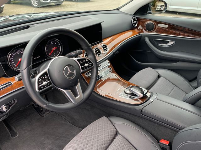 Fahrzeugabbildung Mercedes-Benz E 350 Td Avantgarde+LED+Comand+HeadUp+Kamera+AHK