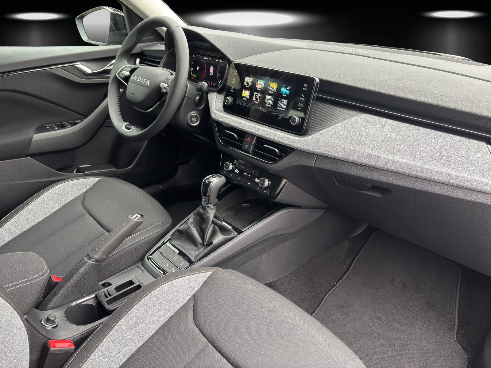 Fahrzeugabbildung SKODA Kamiq Balance 1.0 TSI DSG 5-JAHRE-GARANTIE+AHK