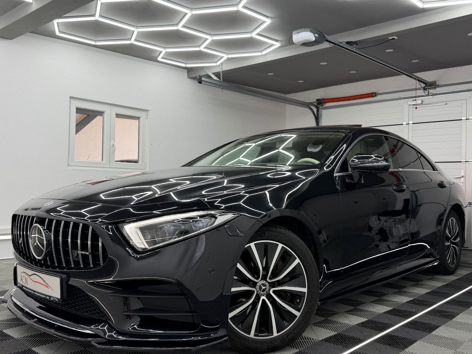 Fahrzeugabbildung Mercedes-Benz CLS 350 d 4Matic AMG-LINE/HuD/eGSD/DISTR+/STHZ