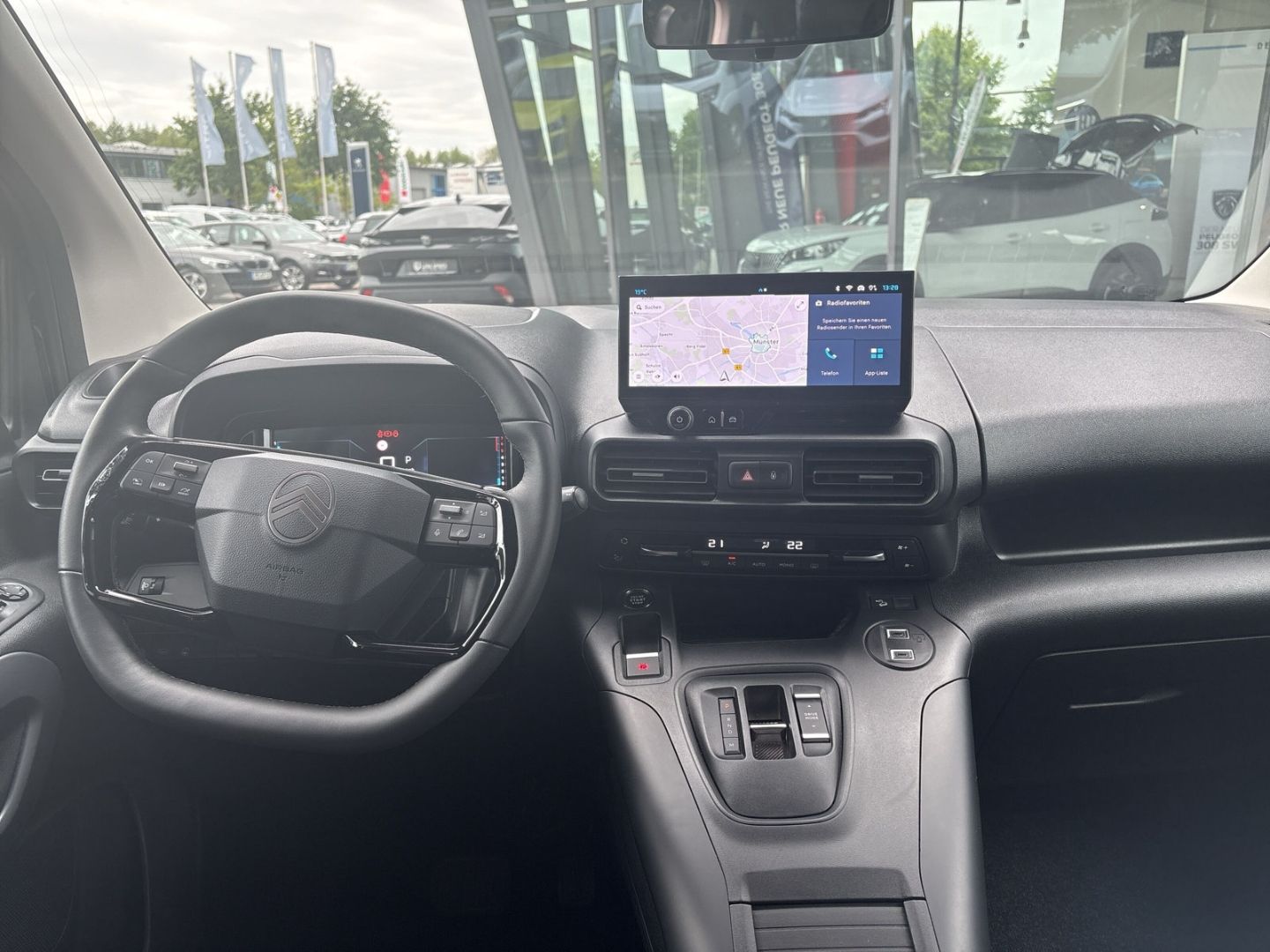 Fahrzeugabbildung Citroën Berlingo XL BlueHDi 130 EAT8 S&S Max Navi CarPla