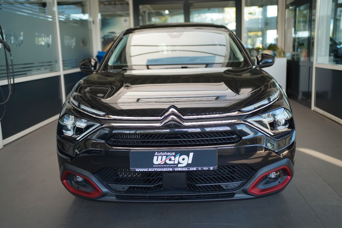 Fahrzeugabbildung Citroën C4 PureTech 155 EAT8 Shine Automatik Leder Navi