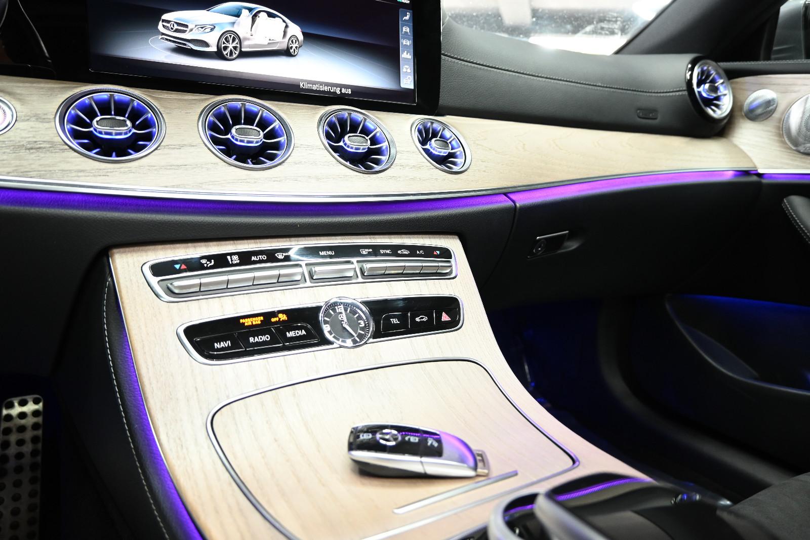 Mercedes-Benz E300 Coupe AMG/Pano/TW-Ass/Burmester/Kam/Distro