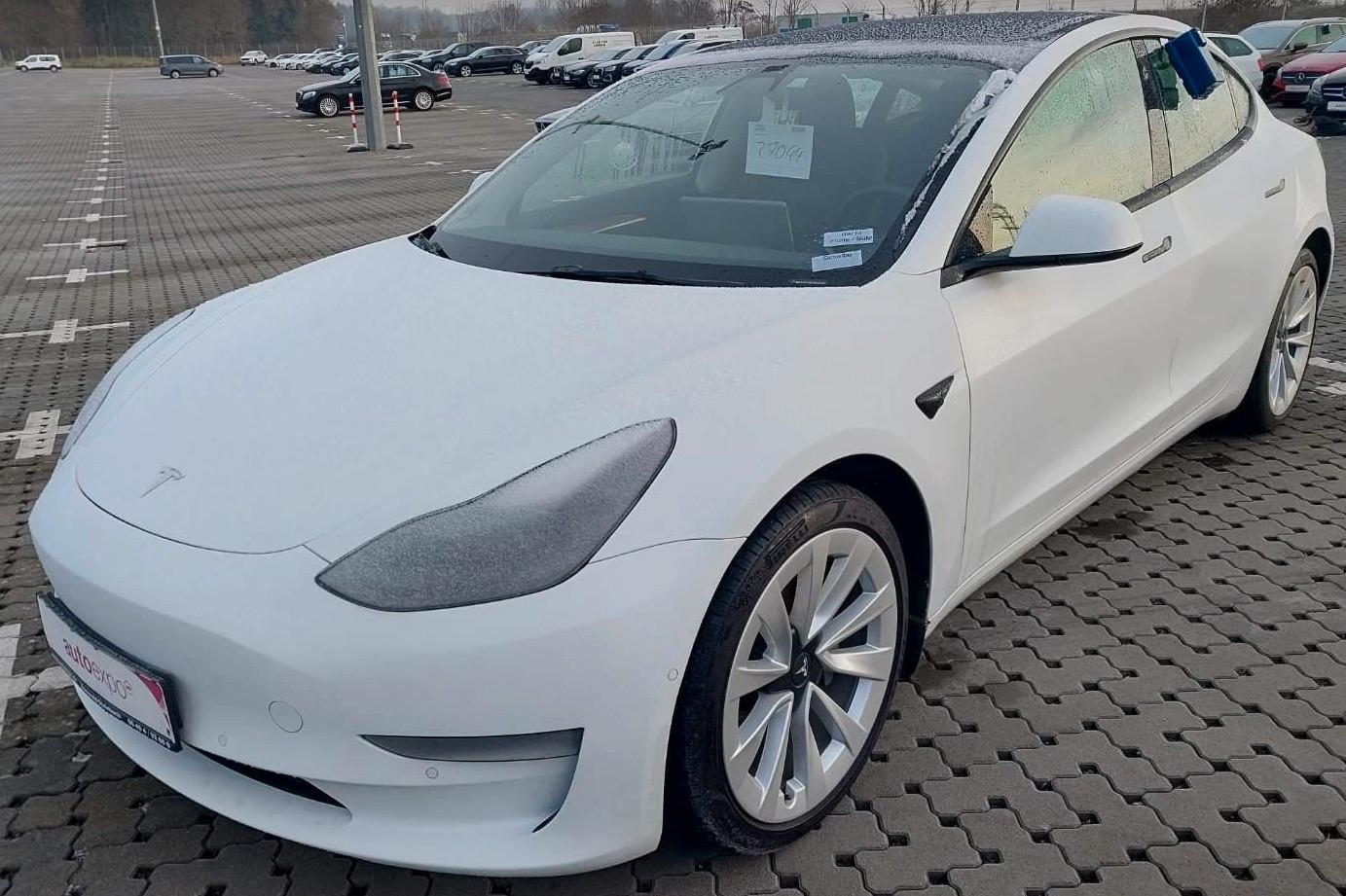 Tesla Model 3 Long Range Dual AWD 19* Pano LED