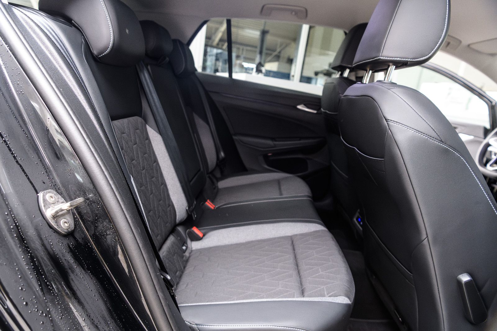 Fahrzeugabbildung Volkswagen Golf VIII Lim. 1.5 TSI Goal +AHK+GJR+KAM+NAVI