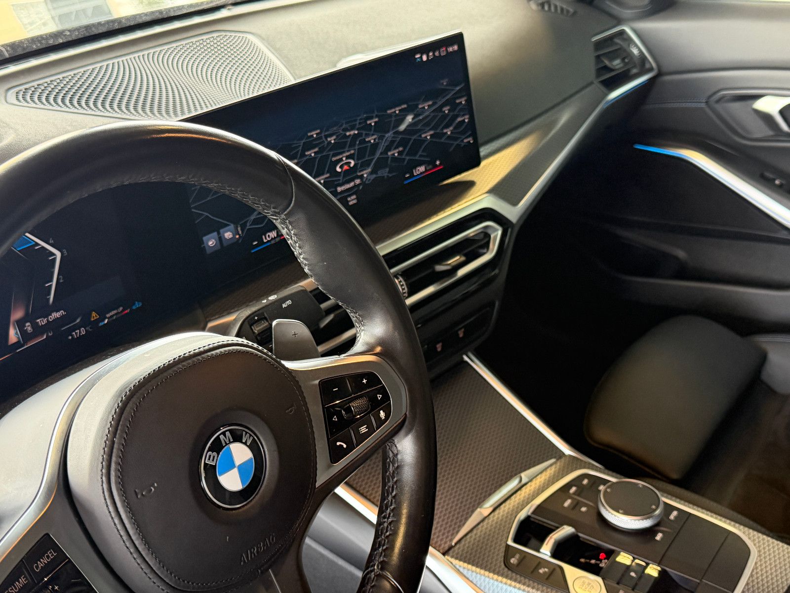 Fahrzeugabbildung BMW 320 d M Sport/M-PAKET/LED/SHADOW-LINE/AMBIENTE