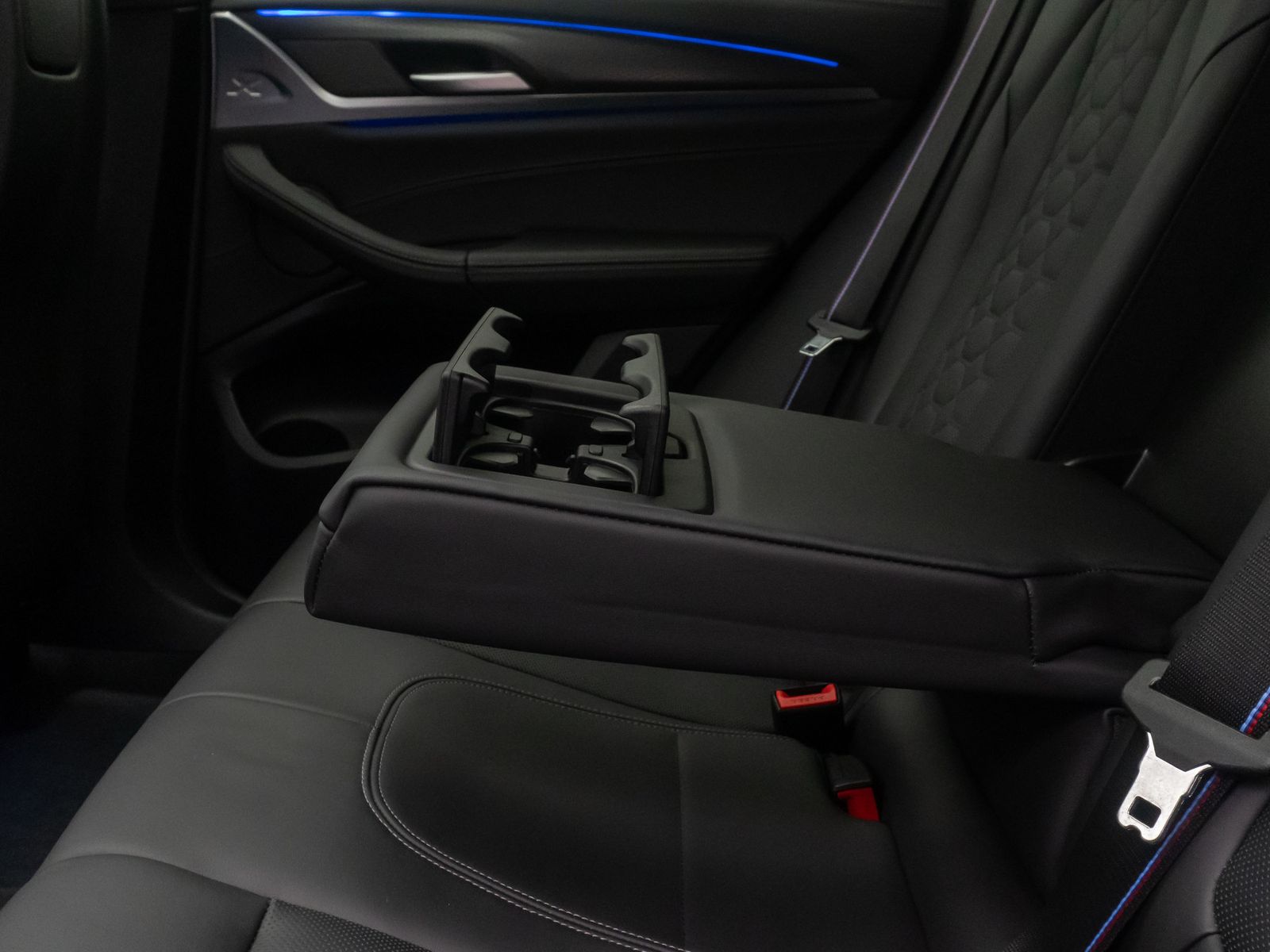 Fahrzeugabbildung BMW X4 M Competiton Panorama 360&deg;HUD DAB H/K 21Zoll
