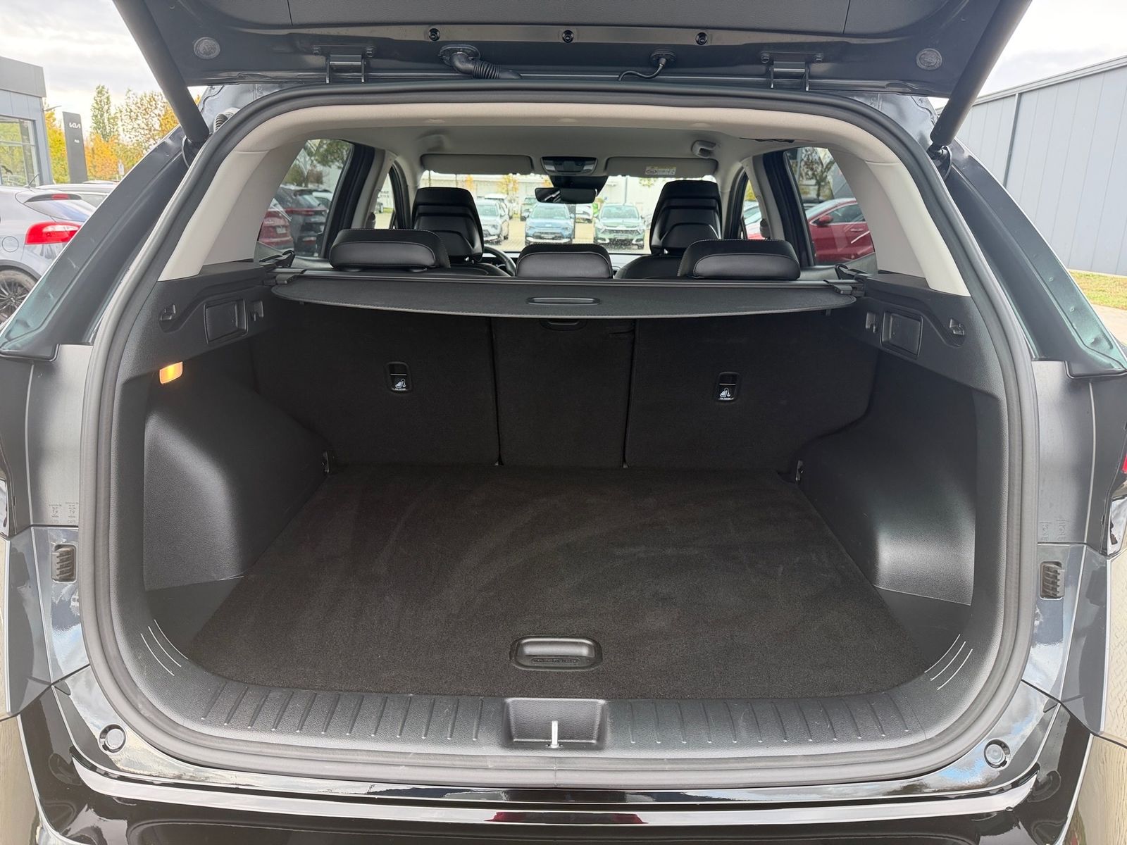 Fahrzeugabbildung Kia SPORTAGE 1.6T 48V 2WD DCT Spirit