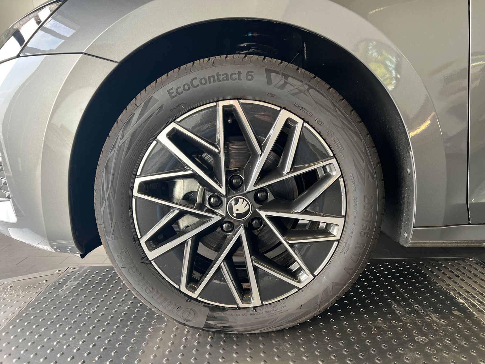 Fahrzeugabbildung SKODA Octavia Combi Tour 2.0 TDI DSG *AHK, LED, ACC, K