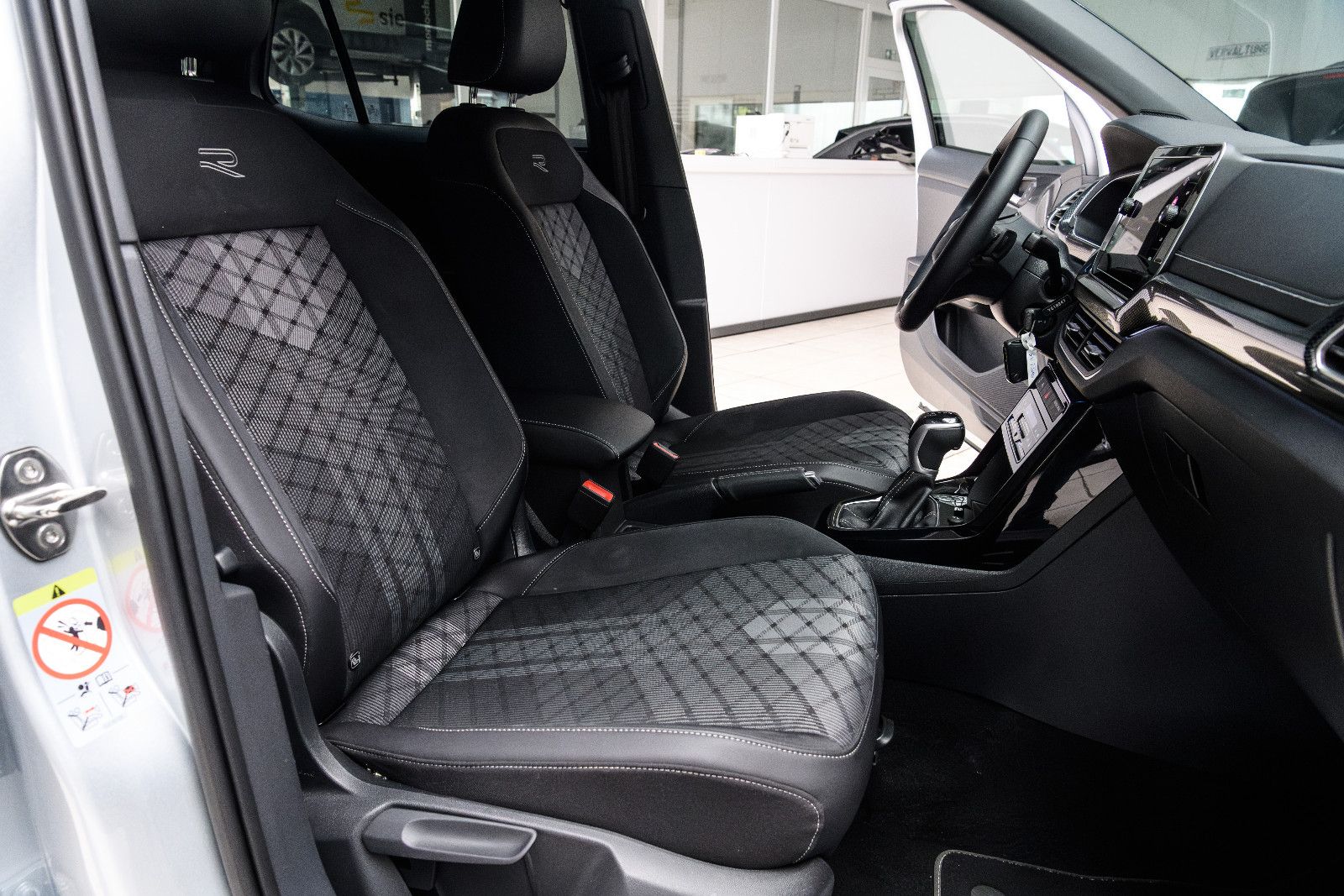 Fahrzeugabbildung Volkswagen T-Cross 1.5 TSI R-Line+LED+IQ+TOTWINKEL+ACC+AHK
