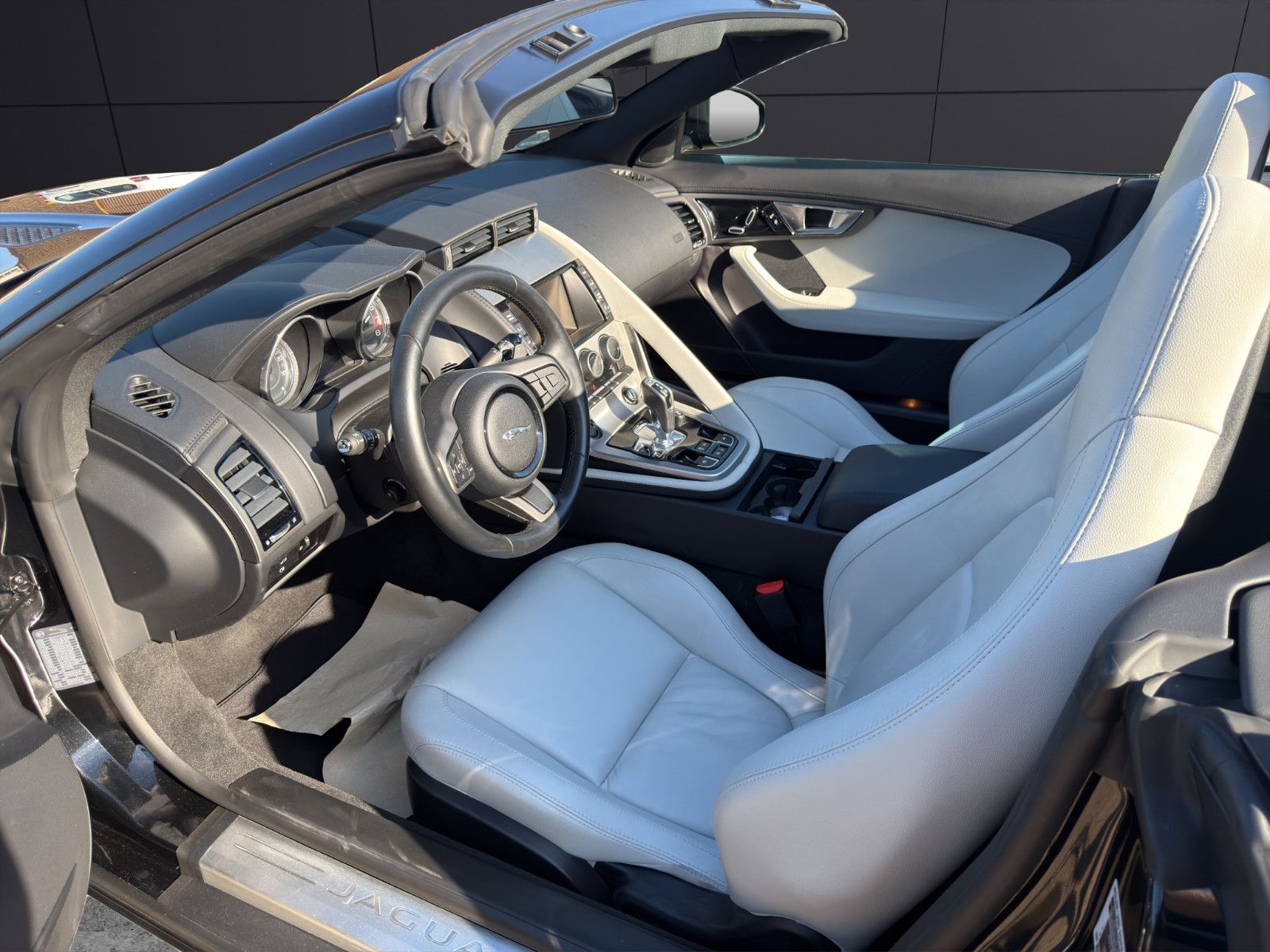 Fahrzeugabbildung Jaguar F-TYPE Cabrio/NEUZustand/Scheckheftgepflegt