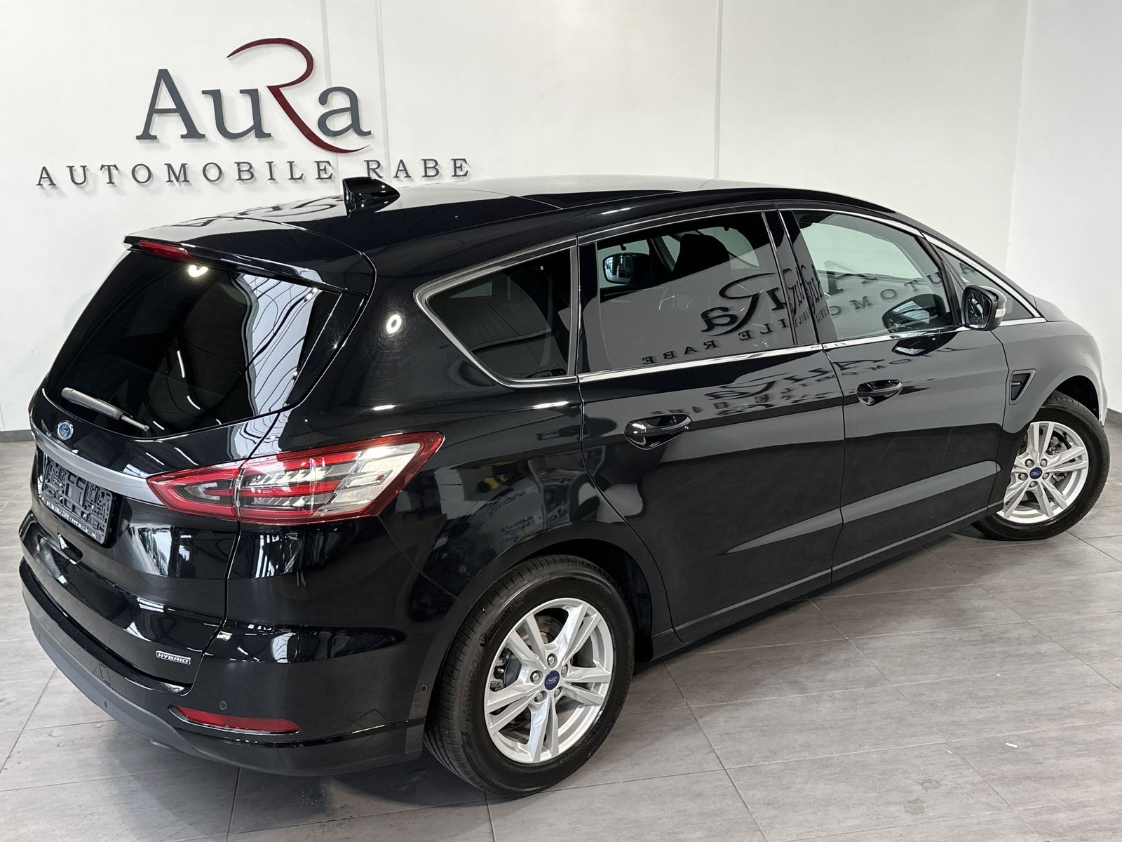 Fahrzeugabbildung Ford S-MAX 2.5 Hybrid 7-Sitzer Titanium NAV+LED+PANO