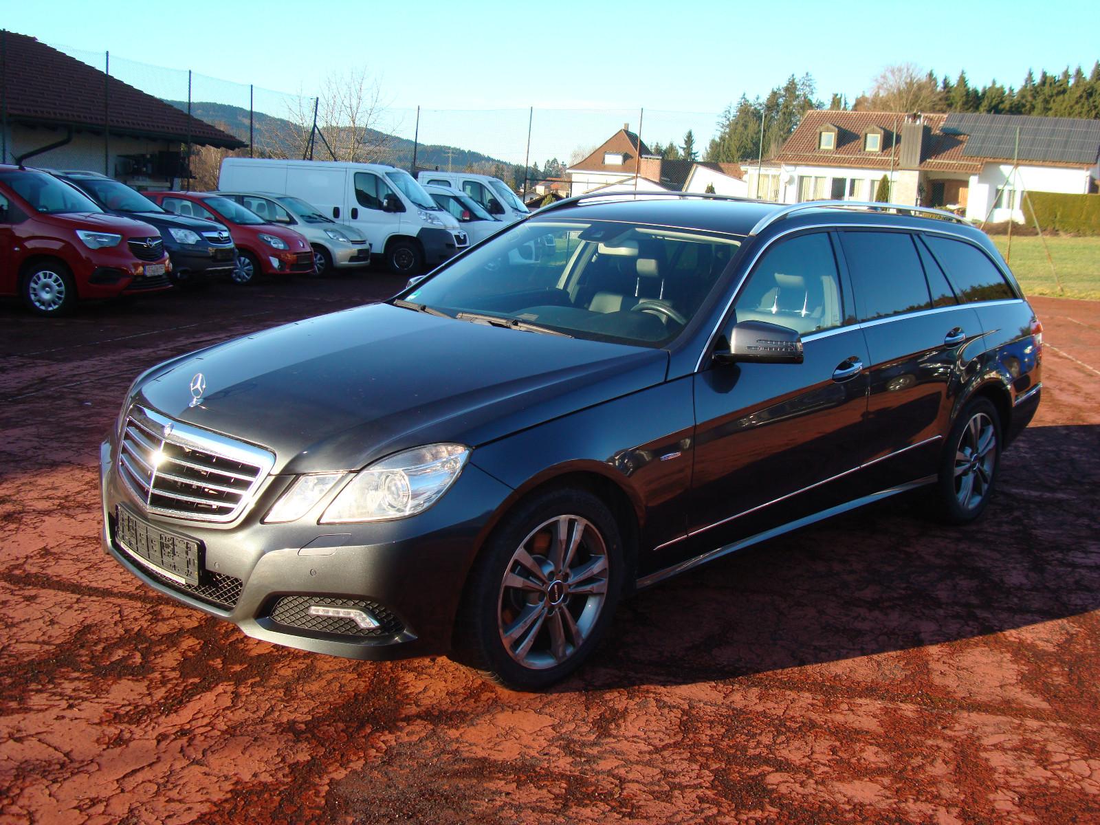 Mercedes-Benz E 300 E T-Modell E 300 CDI BlueEfficiency
