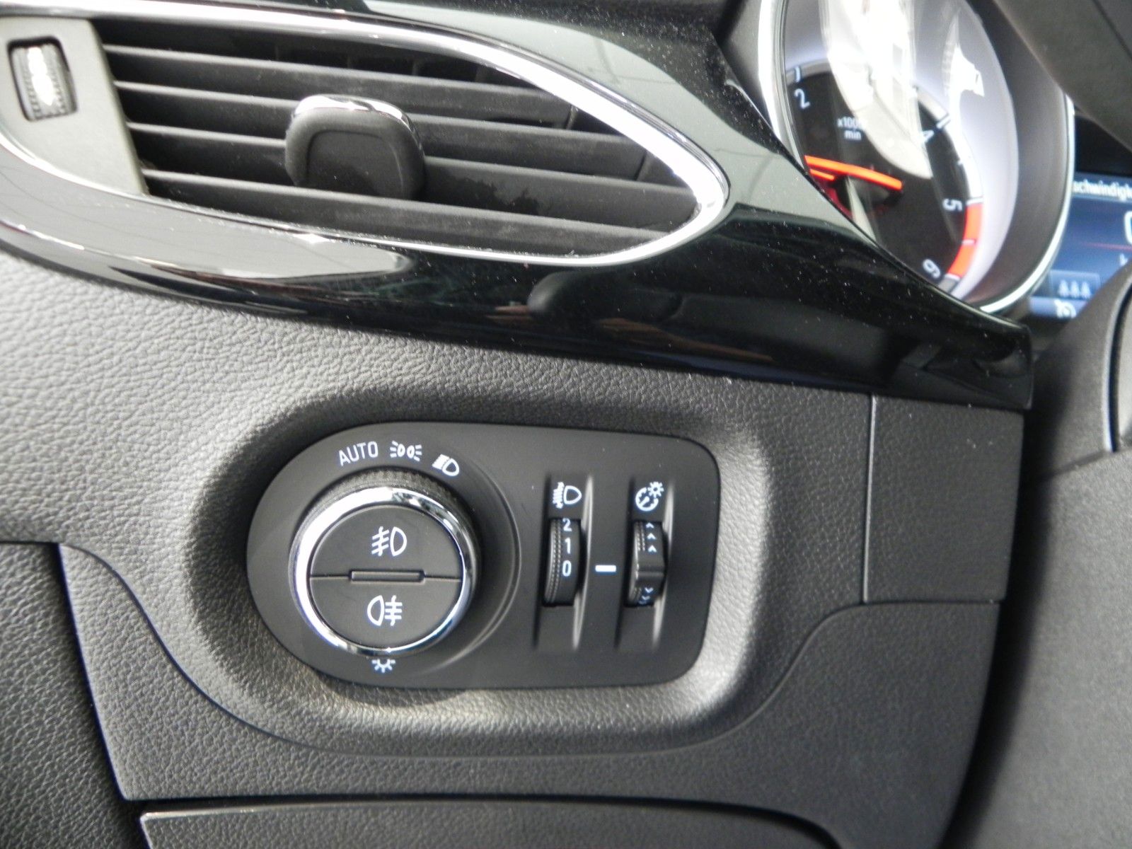 Fahrzeugabbildung Opel Astra ST 1.6D DYNAMIC NAVI/KAMERA/SHZ/ALU/PDC