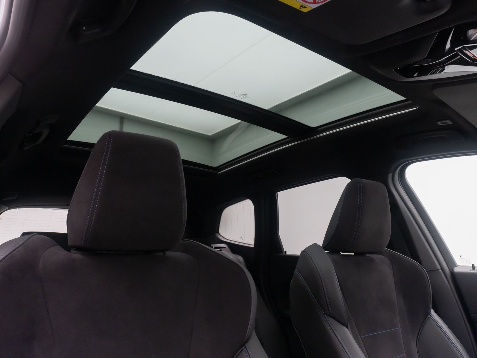 Fahrzeugabbildung BMW iX1 xD30 M Sport Panorama 360°HUD DAB H/K 19Zoll