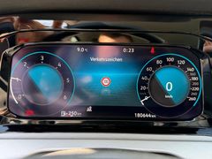 Fahrzeugabbildung Volkswagen Golf VIII Variant Life 2,0 TDI Navi Sitzh ACC