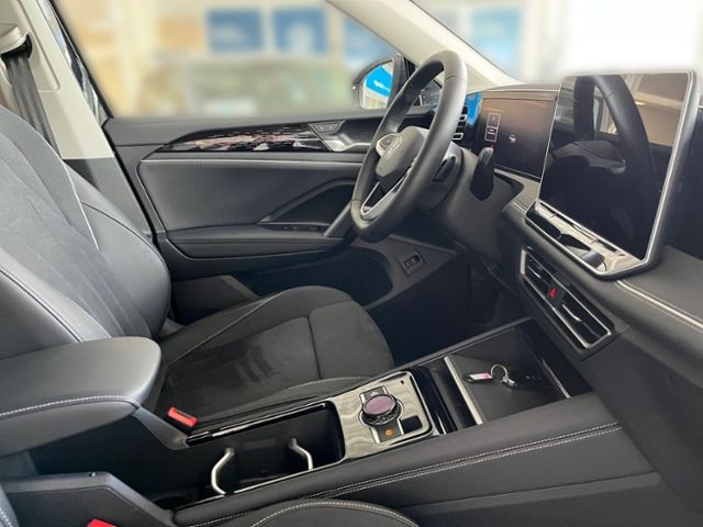 Fahrzeugabbildung Volkswagen Tiguan 1.5 eTSI DSG ELEGANCE AHK IQ.DRIVE IQ.LIG