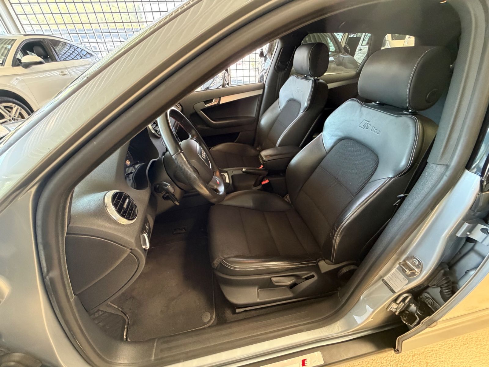 Fahrzeugabbildung Audi A3 Sportback 1.8 TFSI S line Sportpaket plus